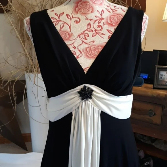 green emerald velvet dress Jessica Howard CLEARANCE main image 0